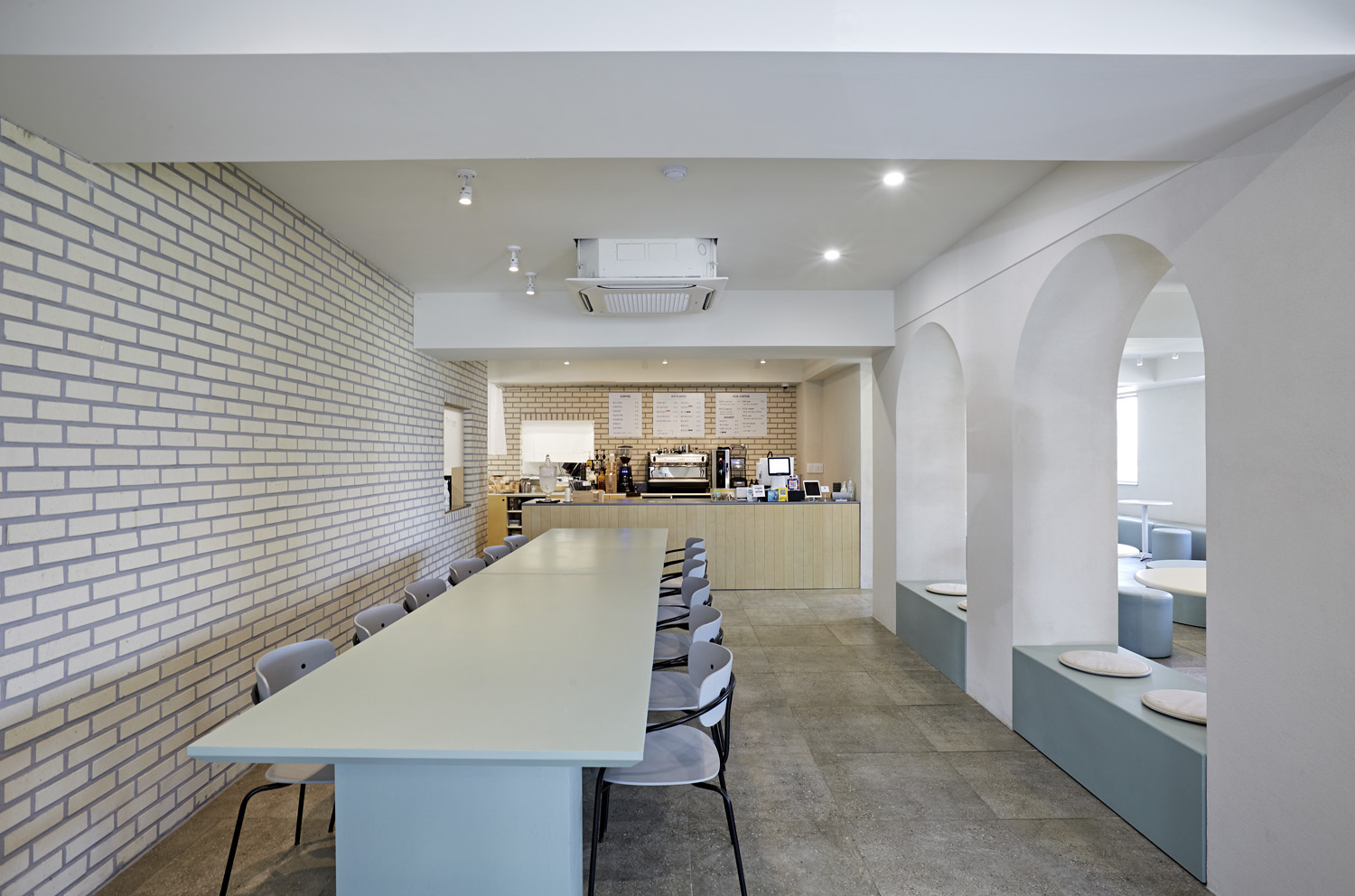 60 平冰淇淋专卖店，蓝绿色调打造甜蜜空间-6