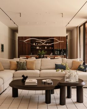 鸸鹋屋（注：EMU是鸸鹋，一种澳大利亚特有的鸟类，若这里的EMU有特殊含义，请提供更多背景信息以确保准确翻译） 丨华沙的工作室81.WAW