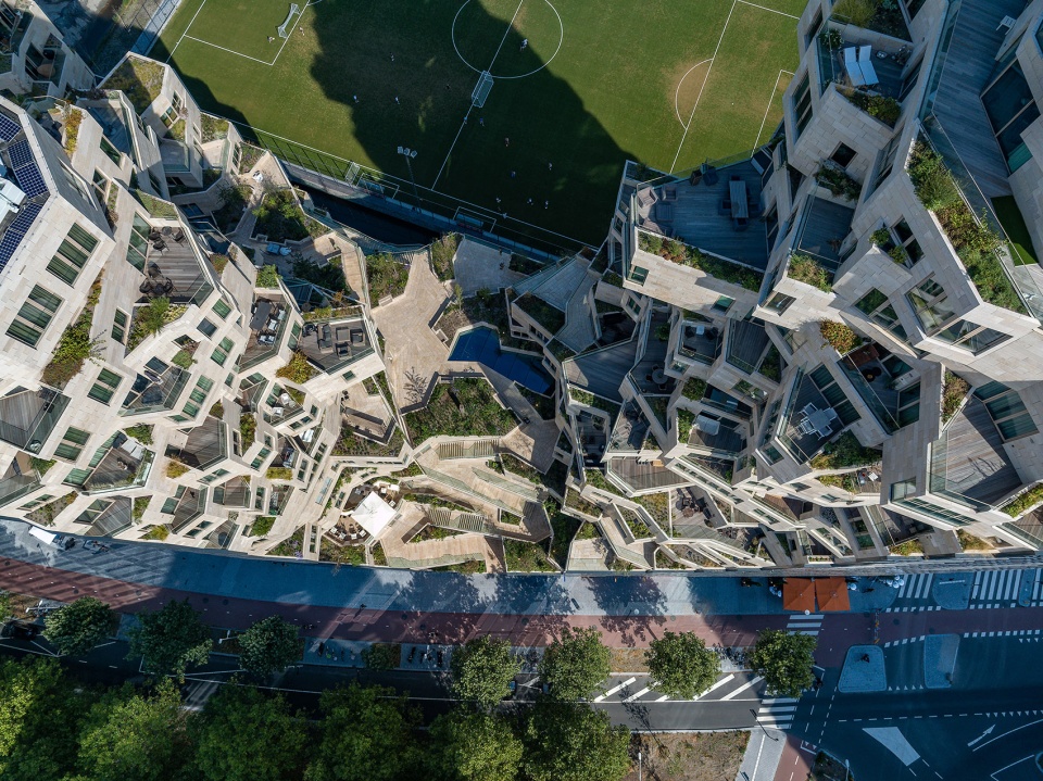 阿姆斯特丹"山谷"综合体 | 绿色与人性并重的建筑奇迹-13