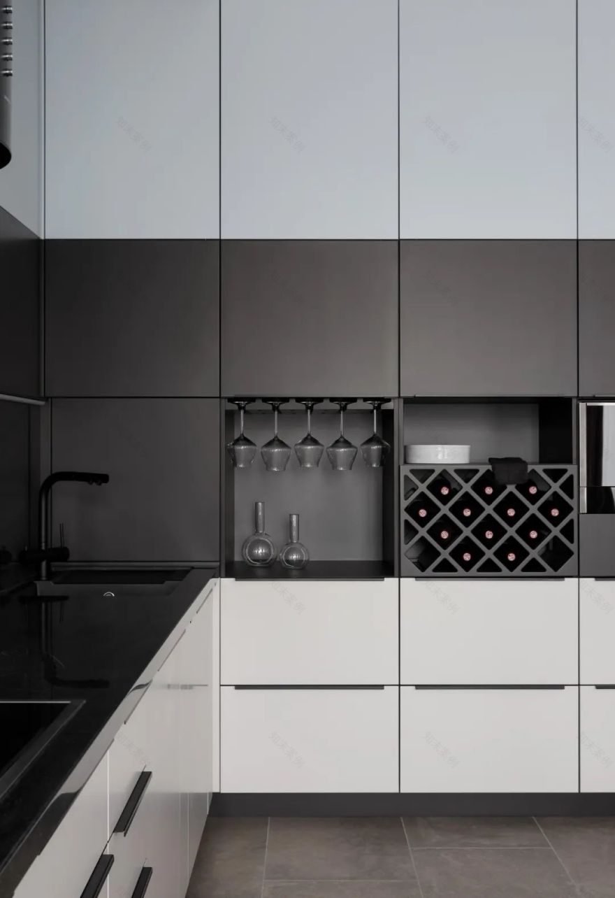 意大利 142㎡简约舒适三口之家丨Angelina Gladkova 和 Maxim Salasin-6