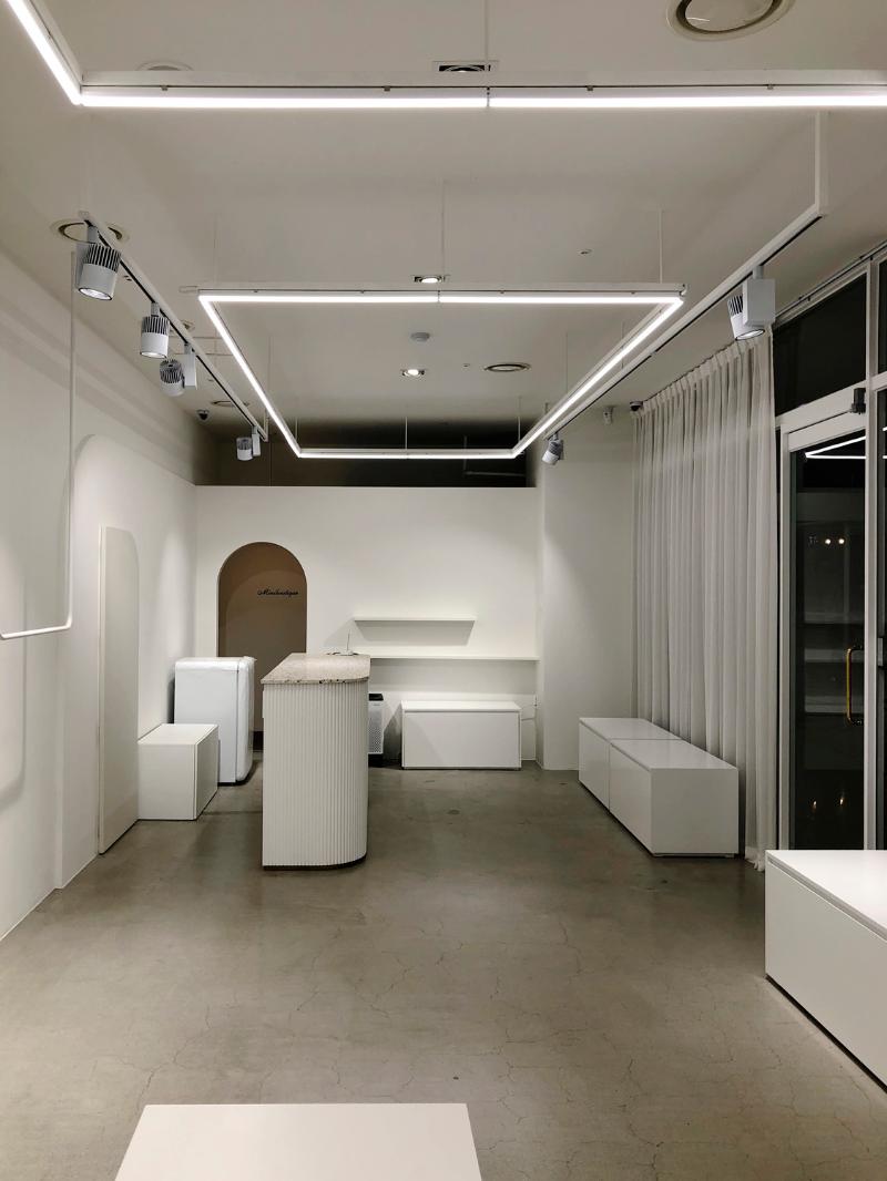 20 平米儿童服装店，现代简约风格典范-9