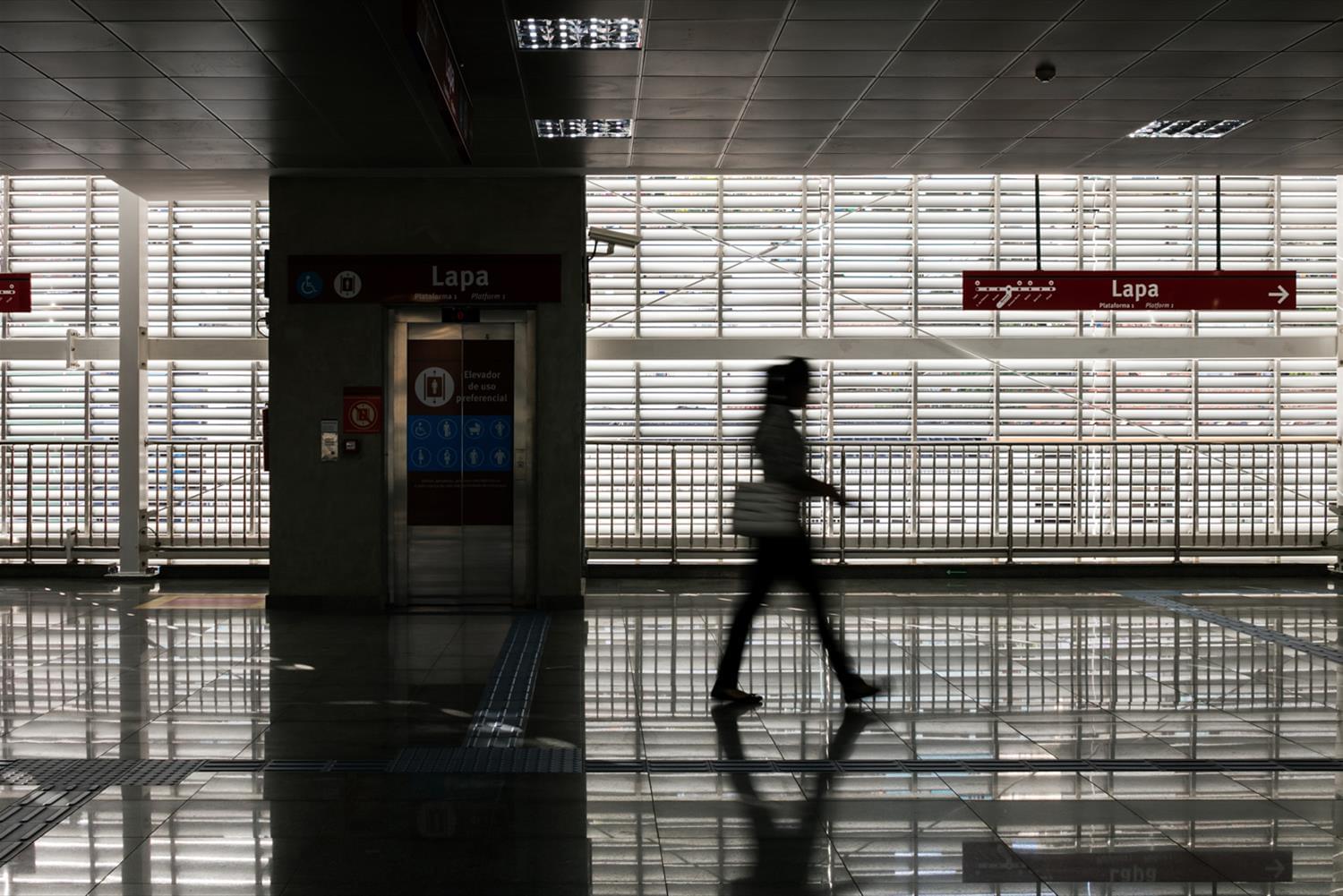 巴西悬浮式地铁站设计,环保舒适一体化-12