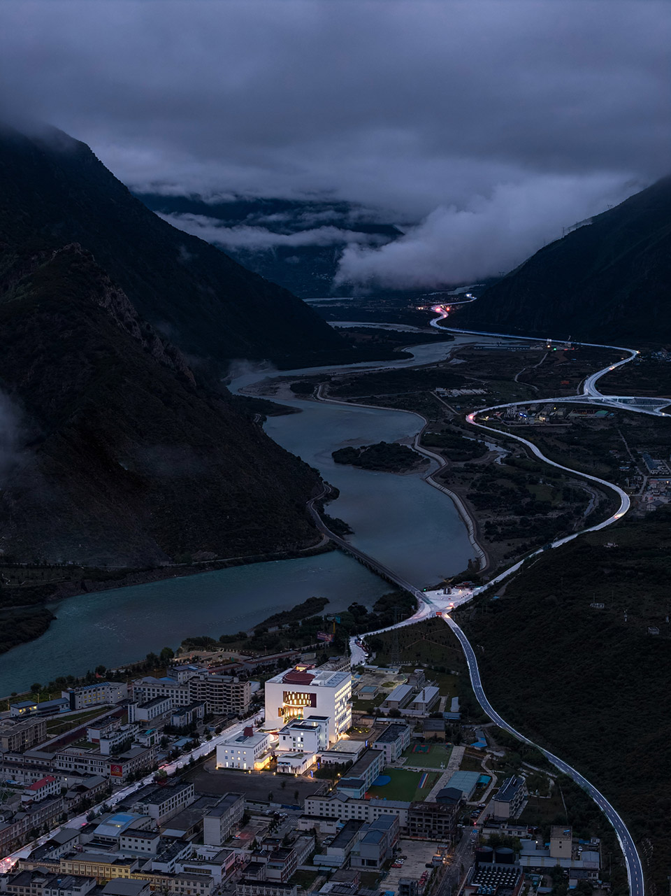 林芝市工布江达县人民医院,藏医院整体搬迁项目丨中国林芝丨同济大学建筑设计研究院(集团)有限公司 建筑设计四院-3
