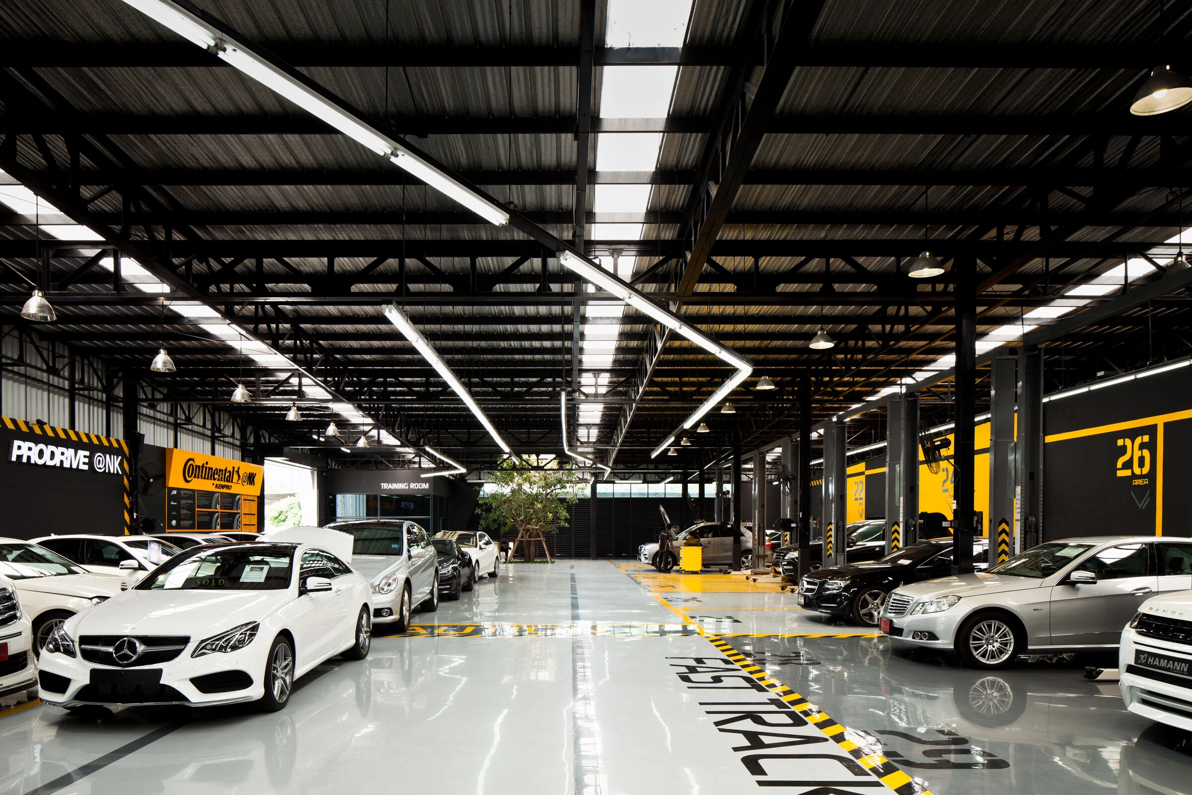 NK Revolution 汽车展厅丨泰国曼谷丨VaSLab Architecture-14