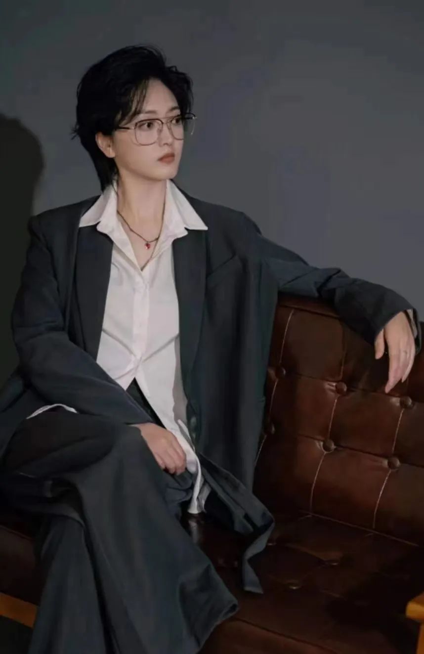 奶油风河畔名邸,春日浪漫居家空间丨博艺装饰-56