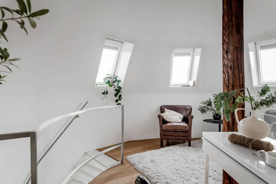 瑞典 1902 年建筑中的悬浮办公室设计-15