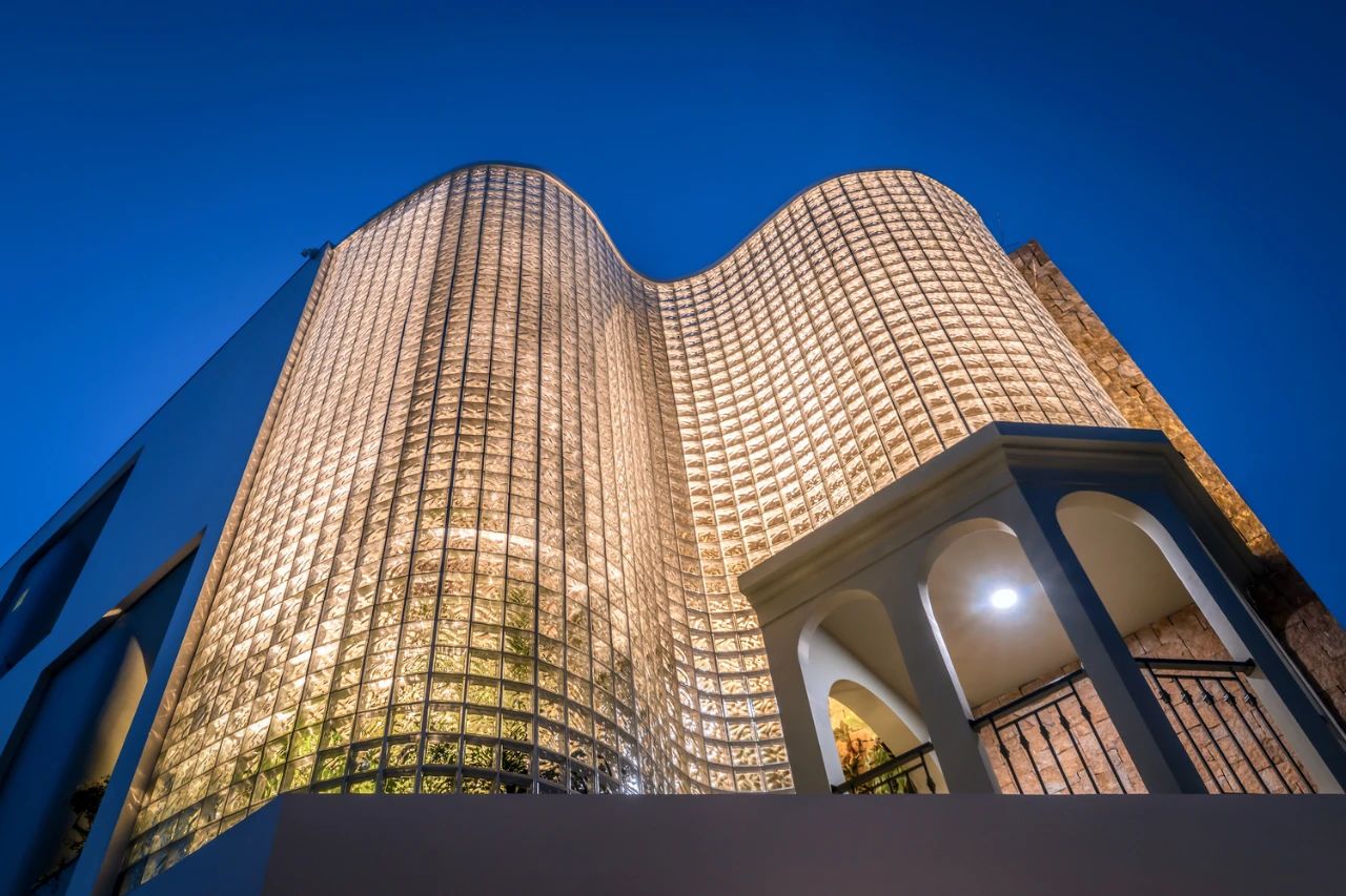 隐于城市，通透于心，3000块玻璃砖，拼出一个浪漫到不真实的家-57