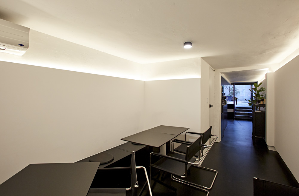 极简黑白咖啡馆-12