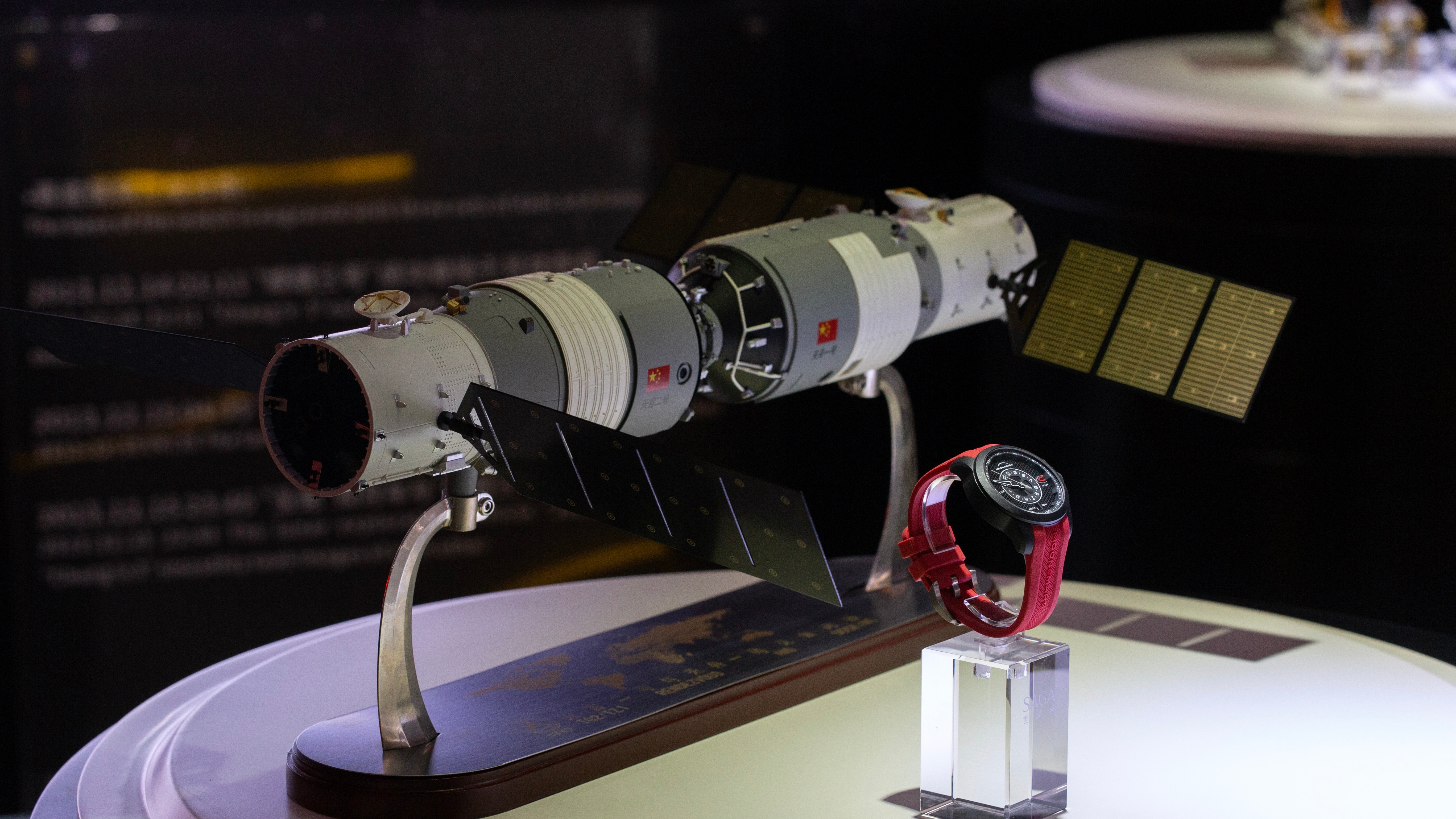 漫月时光旅 · 得利钟表体验展厅丨中国广东丨D&M店与面-31