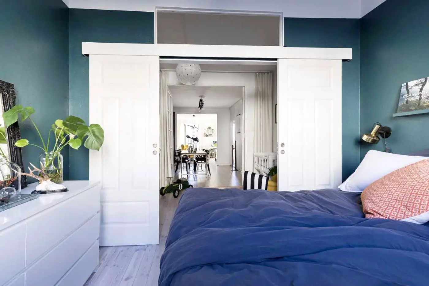 瑞典色彩家居设计 | 深蓝灰的温馨公寓-18