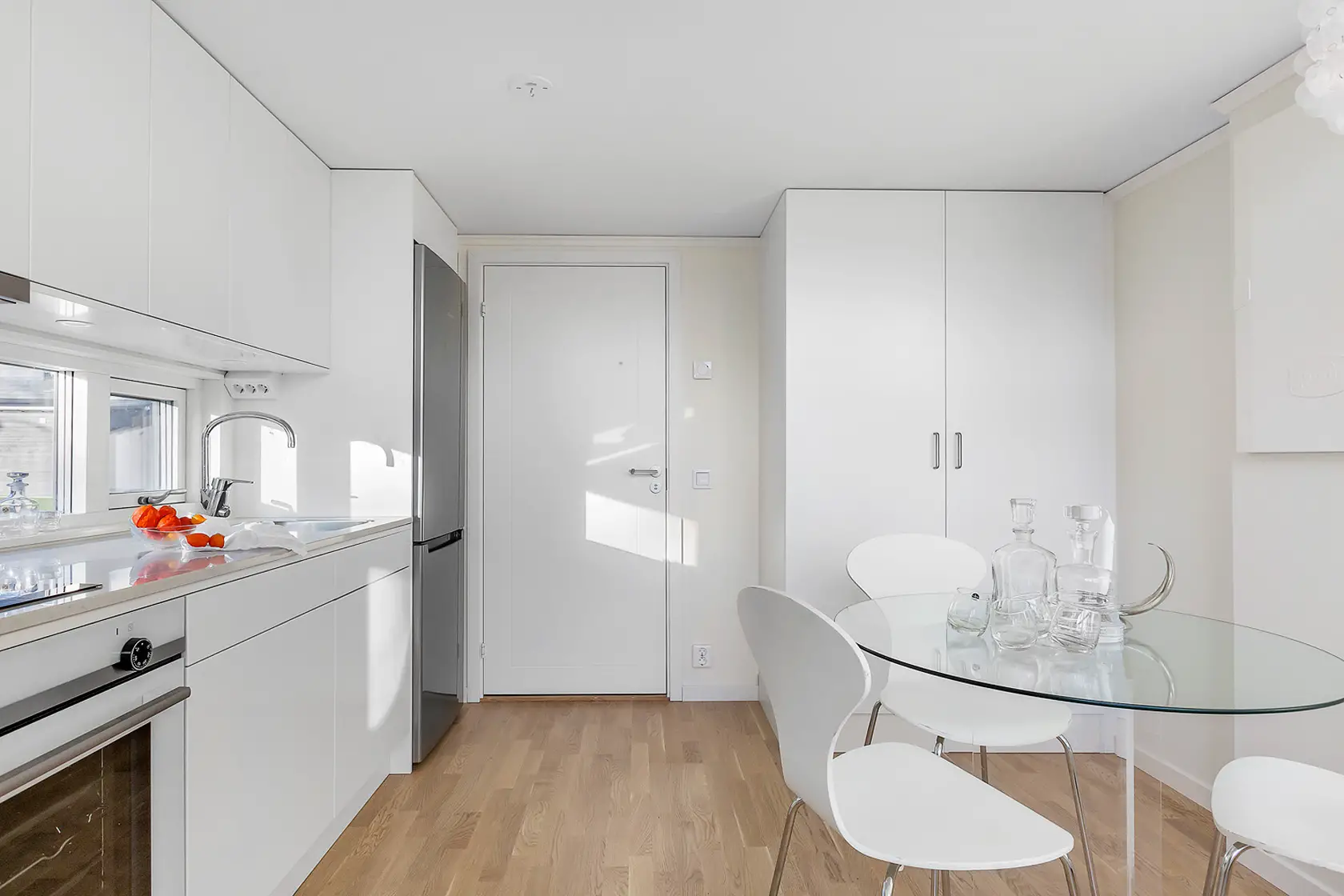 瑞典 25m²全白迷你屋，极致简约之美-4