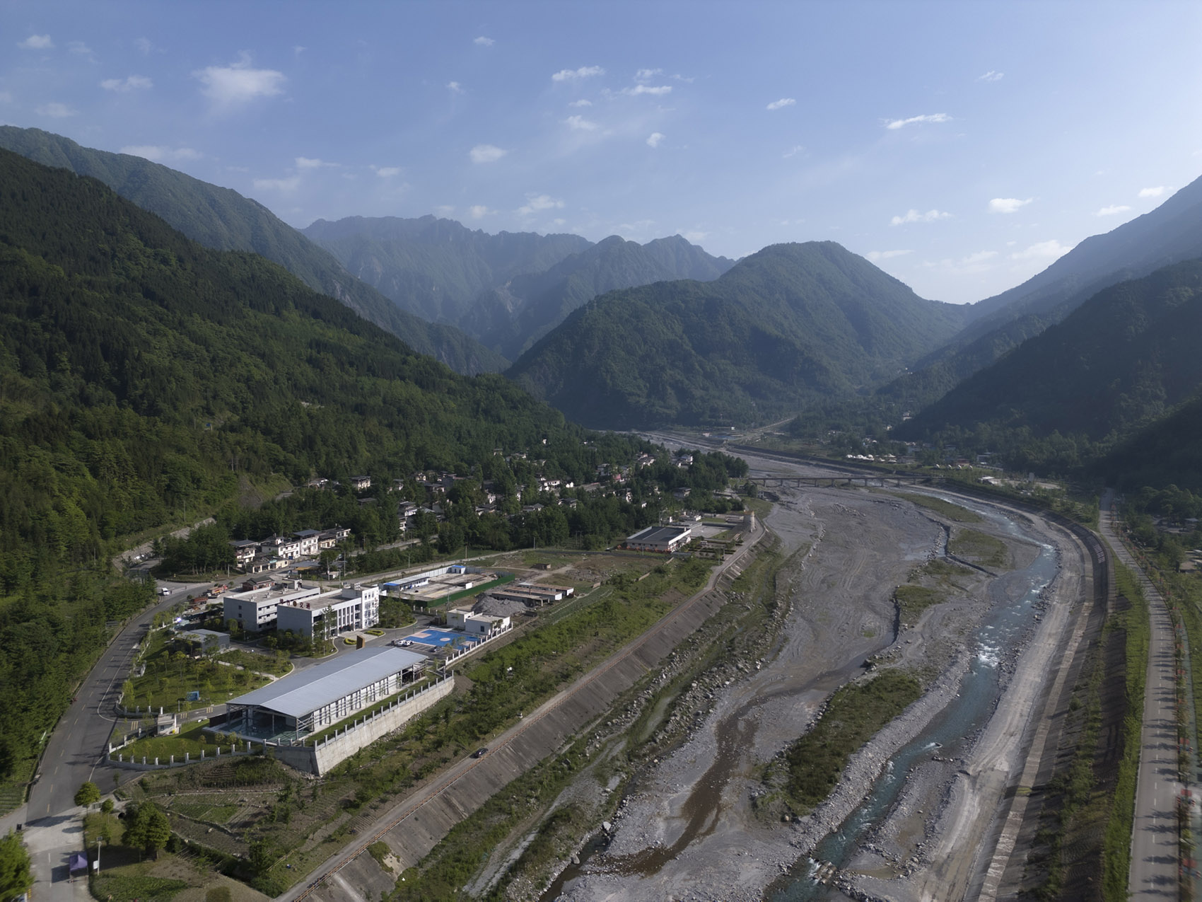 天堑与巨石·“绵茂公路”纪念展览馆设计丨中国德阳丨上海交通大学设计学院昊德工作室-5