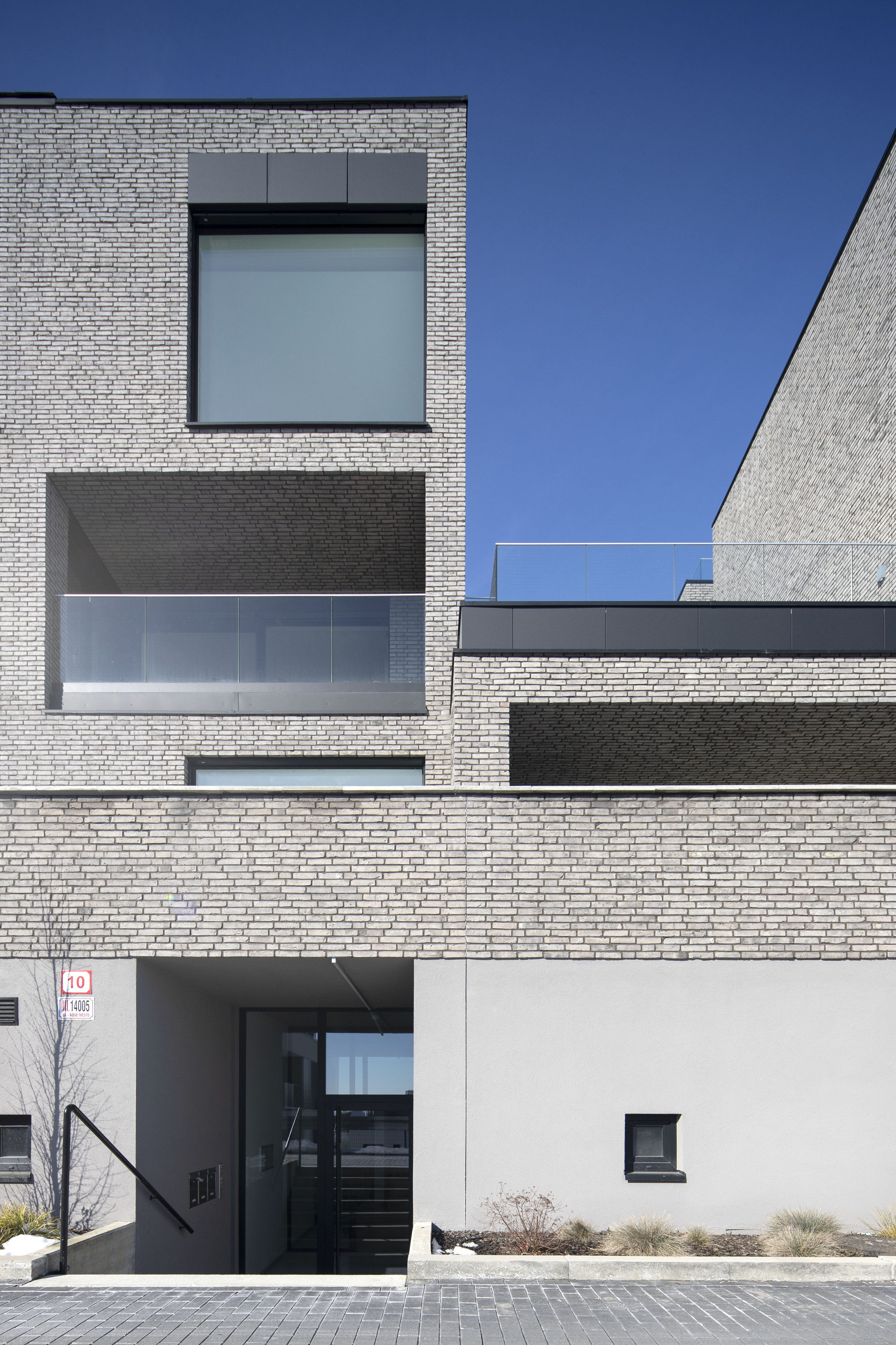 Roličky Houses · 融入环境的公寓建筑-17