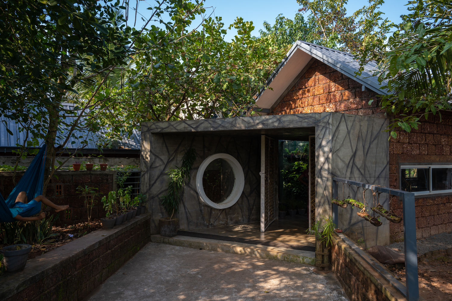 自然共生 · 印度艺术家住宅设计丨A Line Studio-24