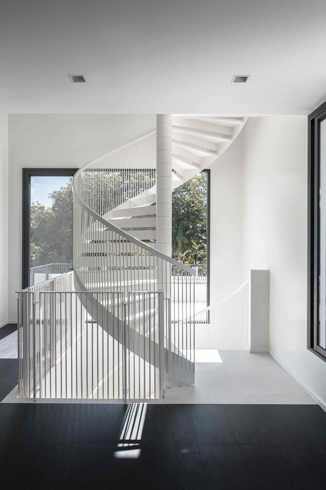 泰国 Baan Bangpok 家庭住宅，垂直螺旋楼梯设计-70