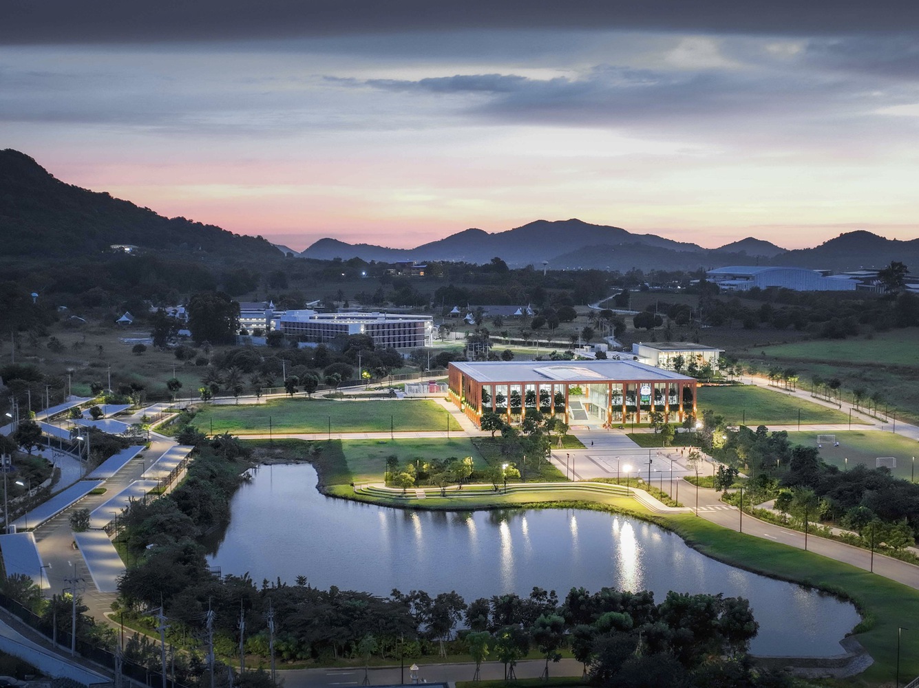 泰国 Panyapiwat 管理学院 Eec 校区丨建筑师 49-25