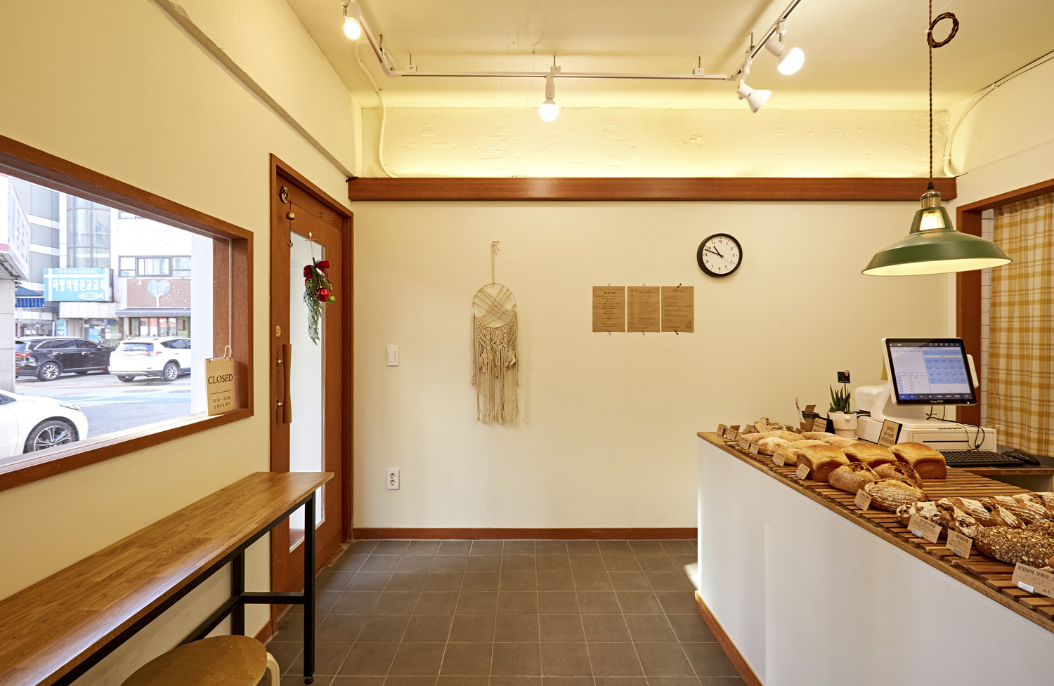 白色极简主义 | 韩国网红面包店的设计亮点-8