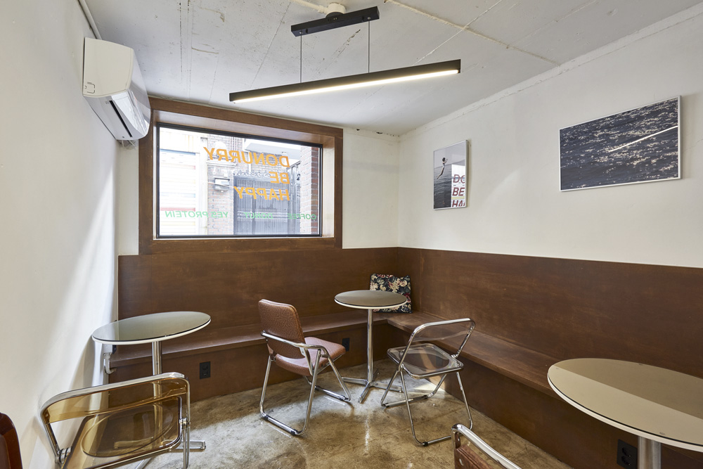 十平米打造温馨原木风咖啡馆，设计亮点一语道破-8