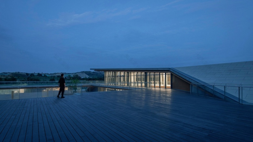 大地之痕:七色山矿坑花园游客中心
,青岛 / UUA建筑师事务所-36