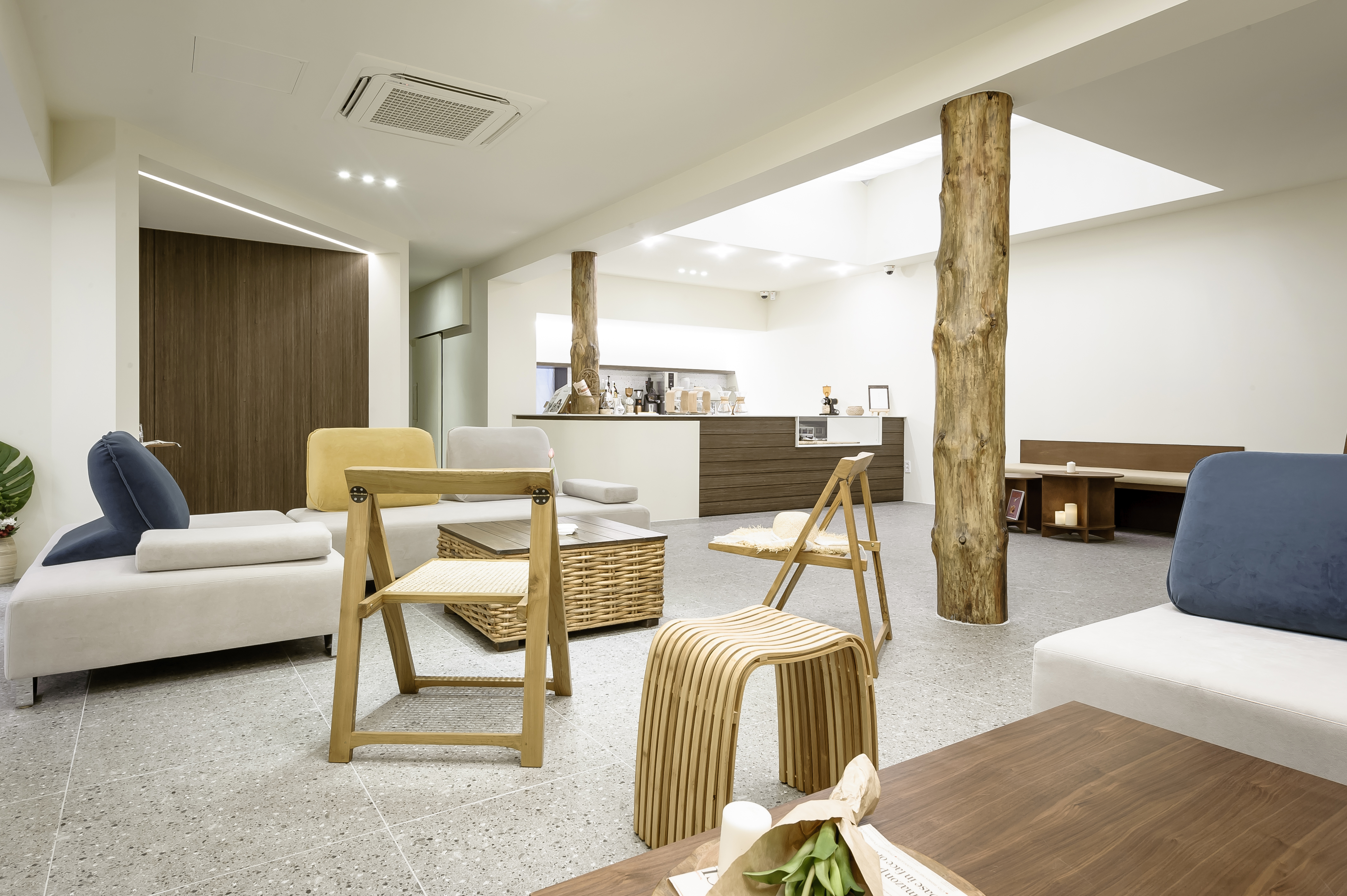 大邱简约白色咖啡厅 设计展现空间魅力-7