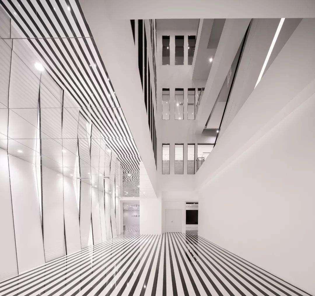 在这个令人惊叹的童话城堡办公室，我愿意天天加班！-8