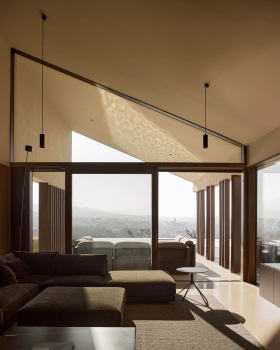 维拉酒庄（注：Clos在葡萄酒领域常指酒庄、葡萄园等，de la Vila可理解为维拉的 ，这里结合常见表达习惯翻译为维拉酒庄 ） 丨西班牙丨Ramón Esteve Estudio