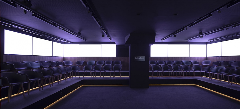 凯克萨银行All in one旗舰办公室-38