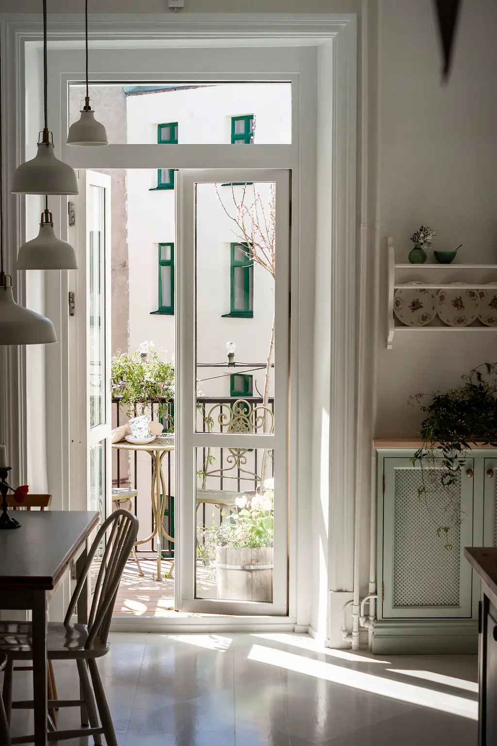 瑞典古宅中的灰色乡村厨房-7