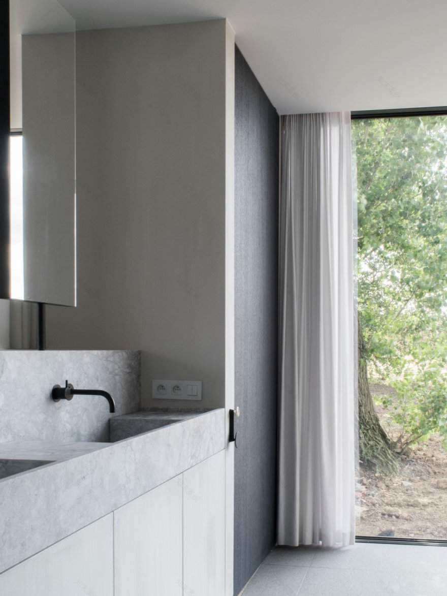 比利时 Flemish 景观中的极简主义宁静之家-10