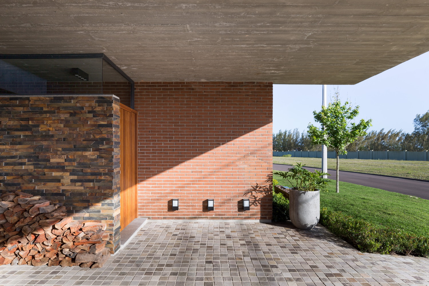 巴西湖景砖混别墅，和谐融入自然景观-21