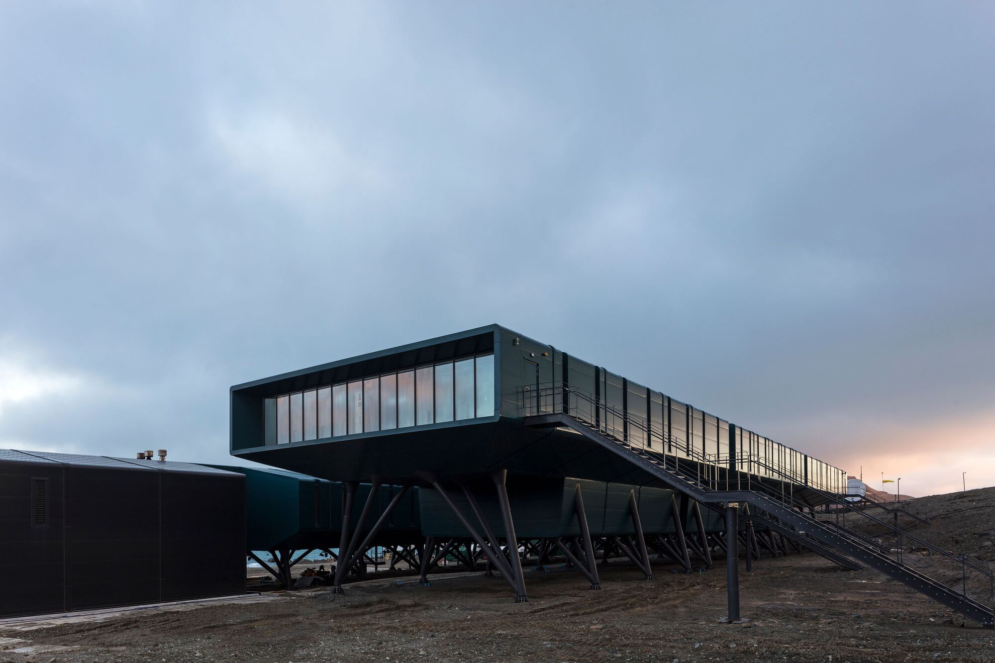 Comandante Ferraz Antarctic Station / Studio 41-25