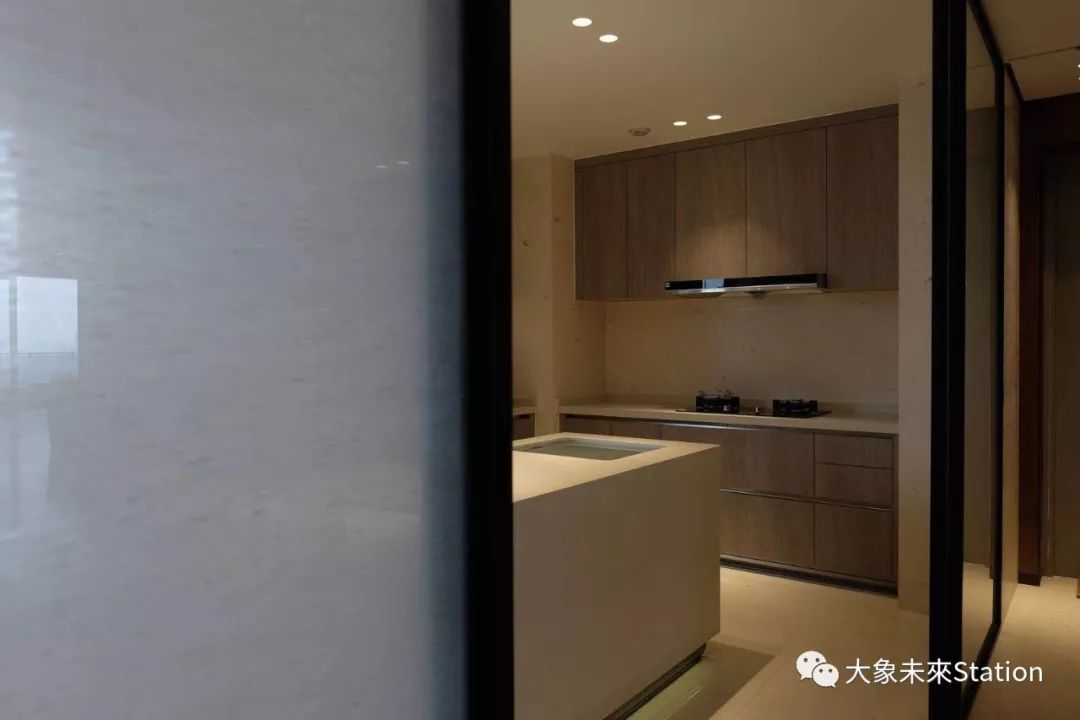 珠江畔的天誉半岛杨宅,融入 270 度江景的现代设计-86