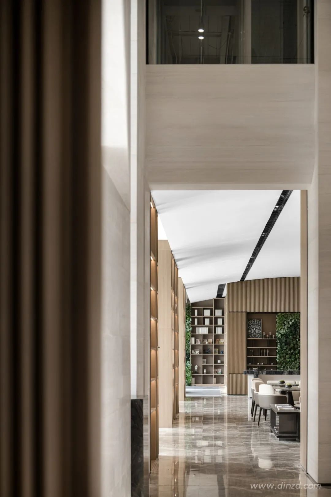 青岛 MOMA 通汇当代阅销售中心 | 现代与线条主义的艺术混搭-18