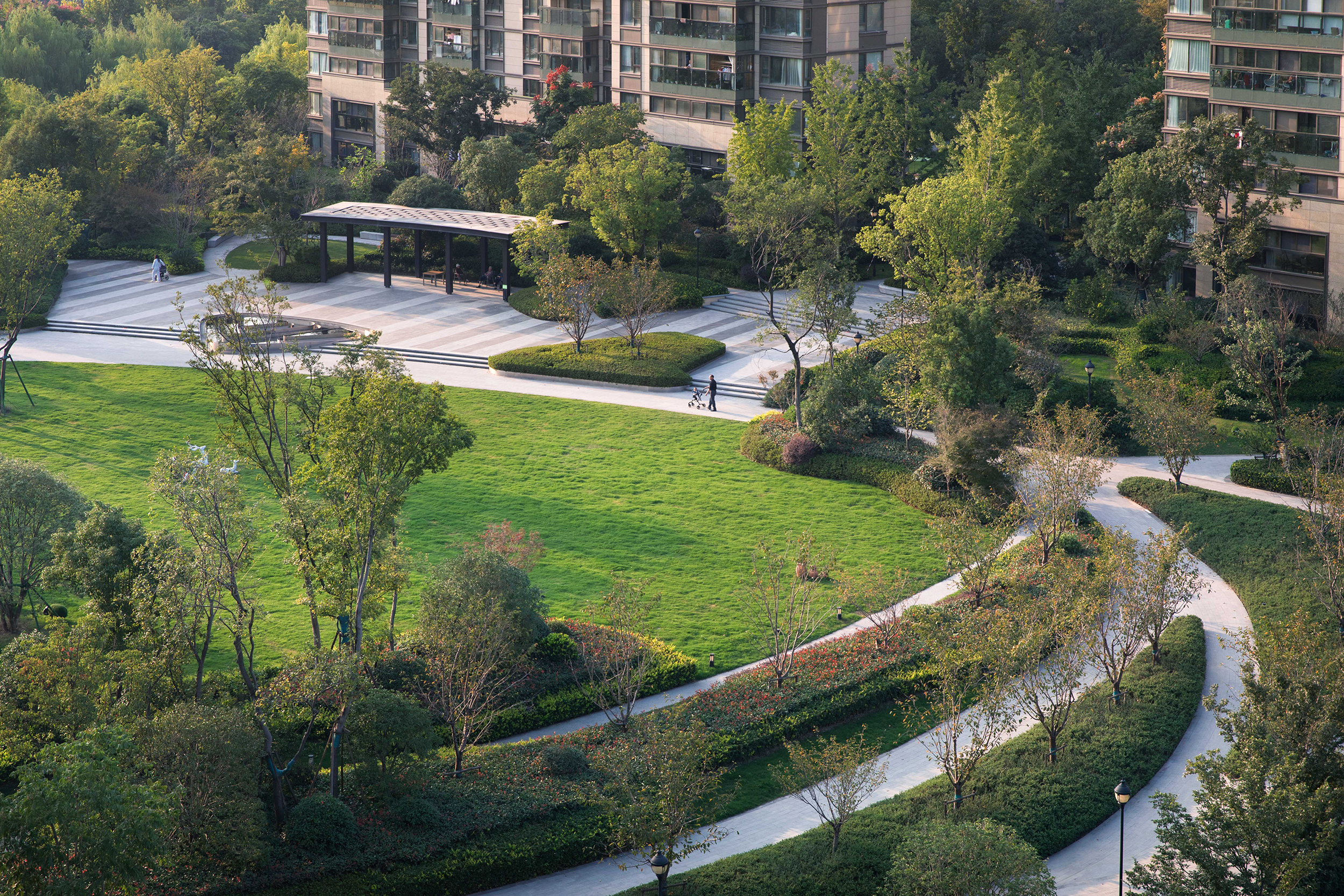 彭布中央广场（注：Commons常见释义为广场；公共区域 ，Pengbu可能是特定地名，音译为彭布 ） 丨中国杭州-21