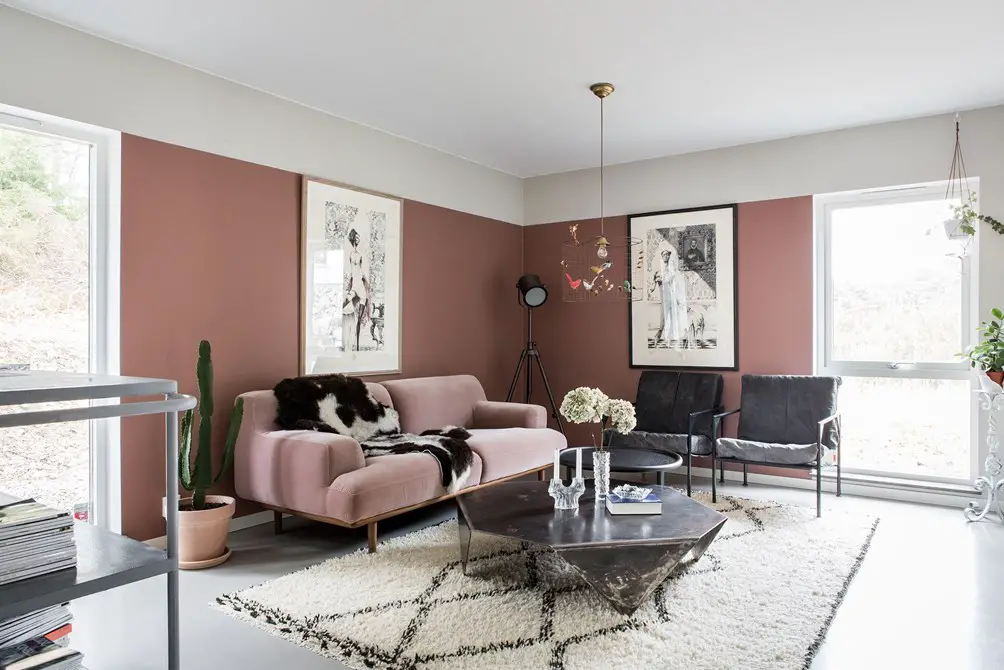 深色调木质大宅，演绎同色系搭配魅力-3