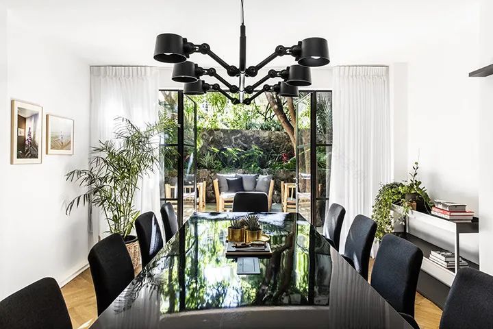 特拉维夫公寓改造,Qumra Capital 办公室的黑白极简魅力-30