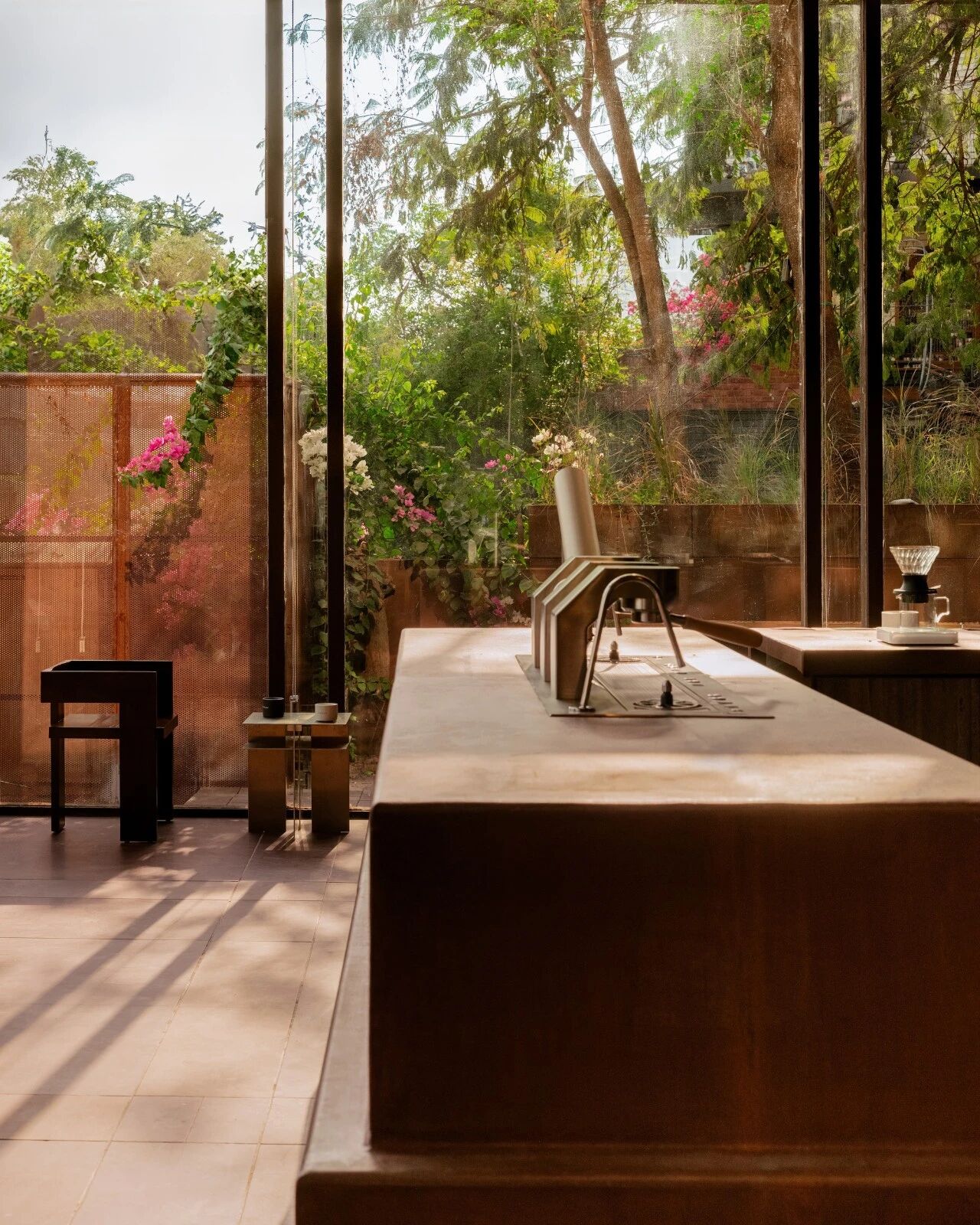 True Black咖啡吧丨印度丨NaaV Studio-14