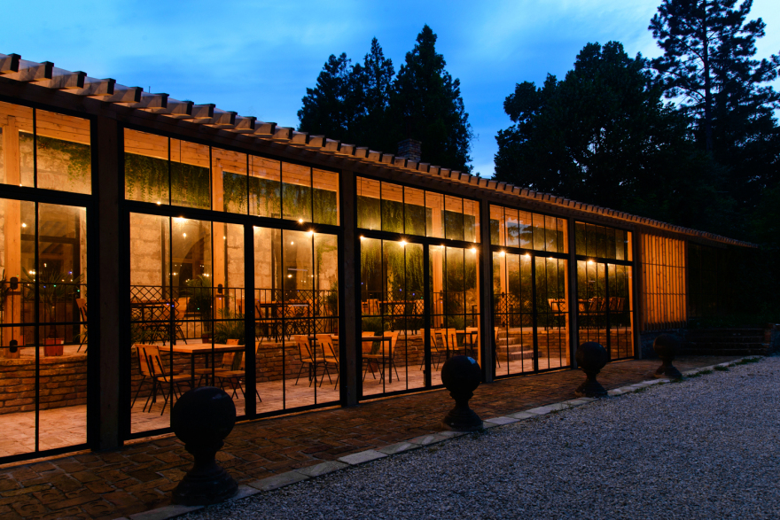 绿意盎然的酒窖餐厅-33