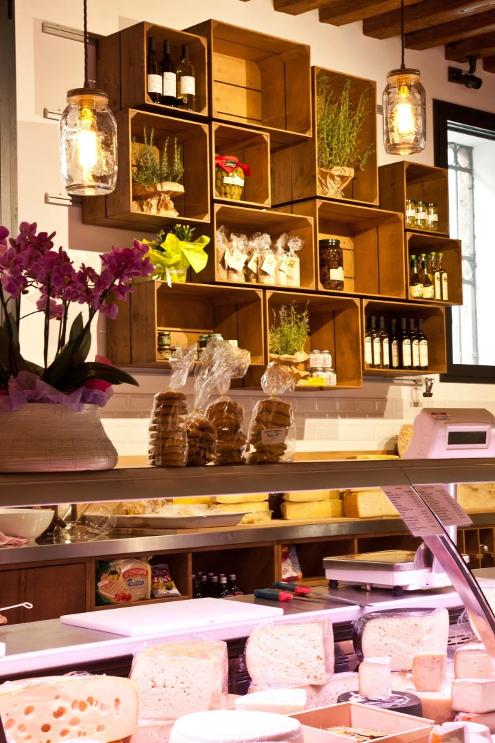 意大利的EL BOCON DEL PRETE食品店-2