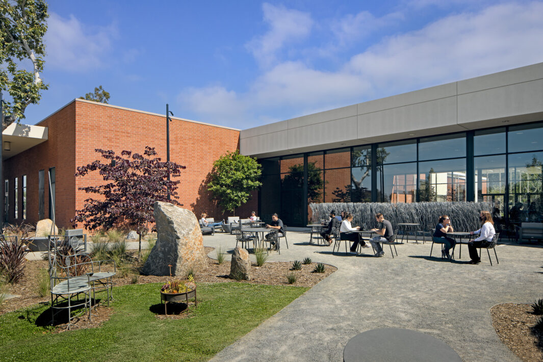 CSU Long Beach Carolyn Campagna Kleefeld Contemporary Art Museum - Perkins Eastman-1