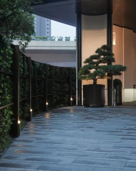 上海城中希尔顿酒店丨中国上海丨景观设计为上海日清景观设计有限公司,室内设计为CCD香港郑中设计事务所