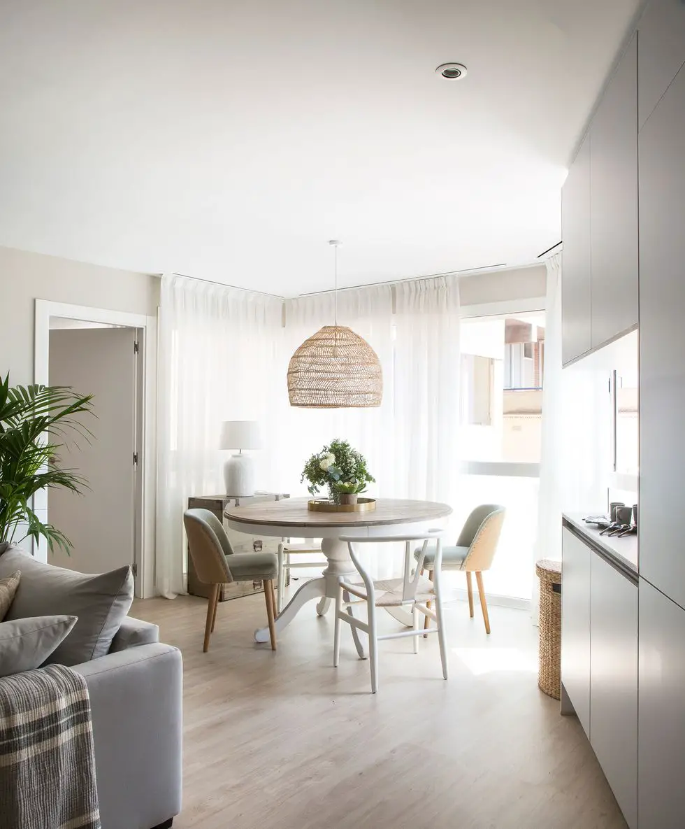 Un appartement ouvert à la lumière après sa rénovation-5