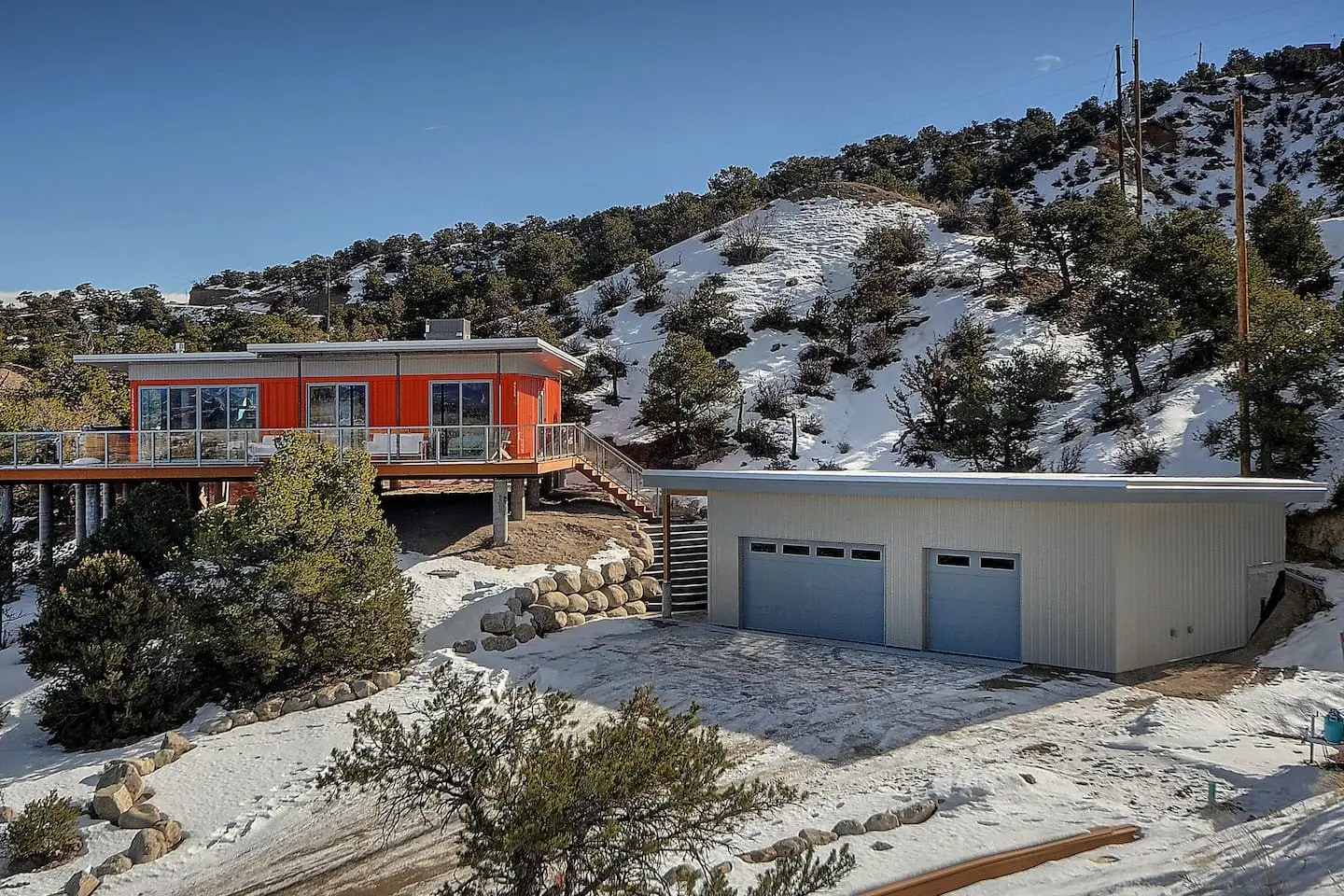 集装箱民宿 | 融入自然的五十年代风格设计-13