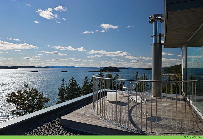 漂浮在海面上的钢构私宅-29