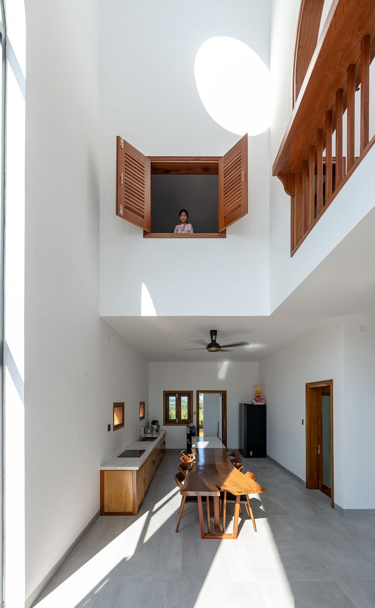 越南 Song Hinh 住宅 | 融合室外景观与室内设计的现代家庭住宅-29