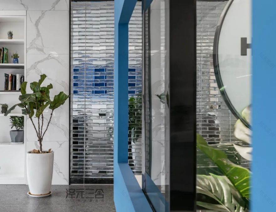 《快乐秀发》个性鲜明,绿色与蓝色交织的未来感空间-72