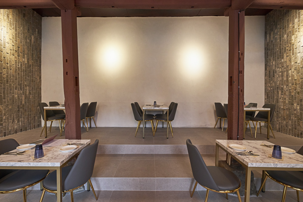 韩式传统房屋改造，打造 40 平米现代艺术餐厅-9