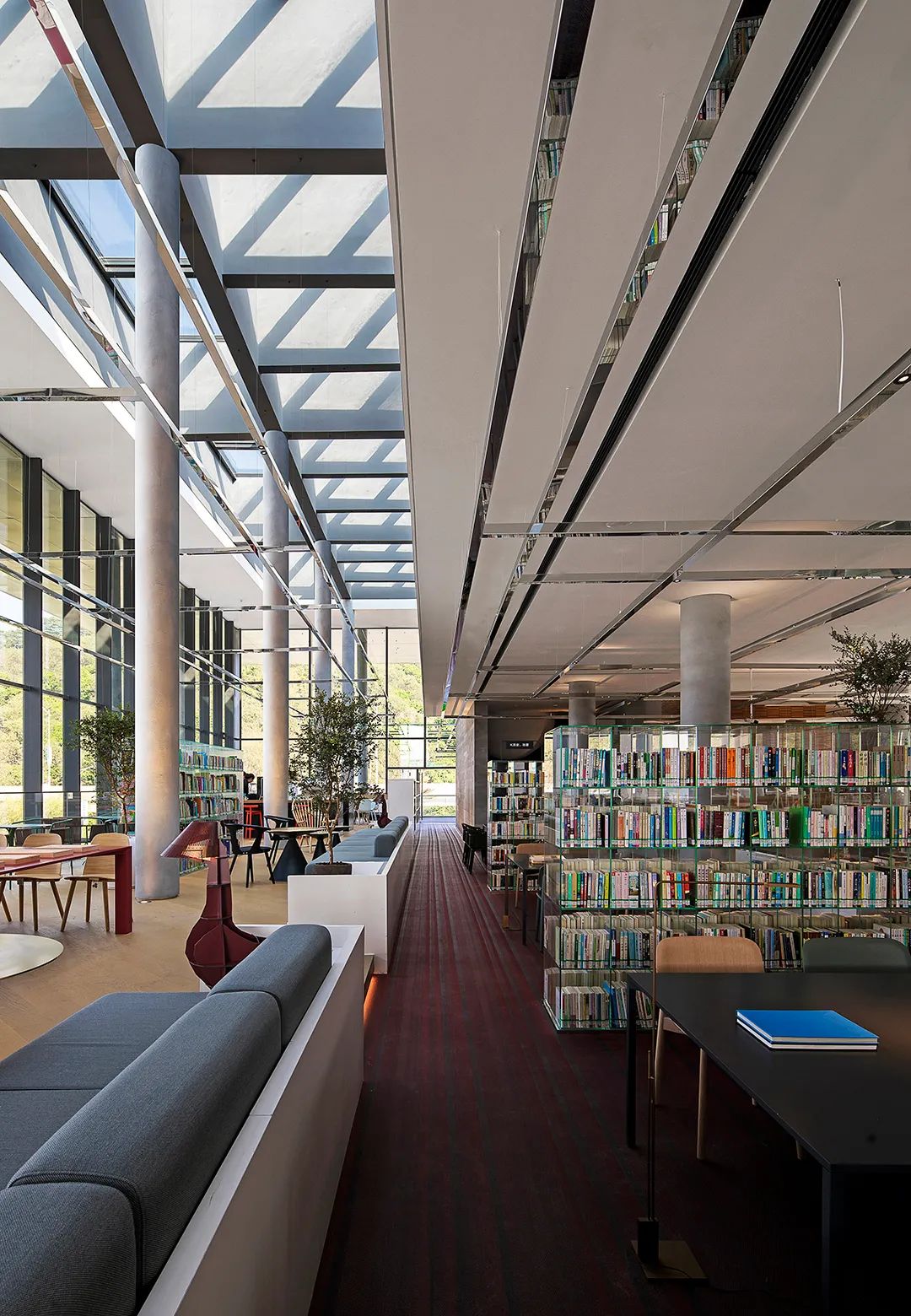 打造现代化科技展示及体验型专业公共图书馆-29