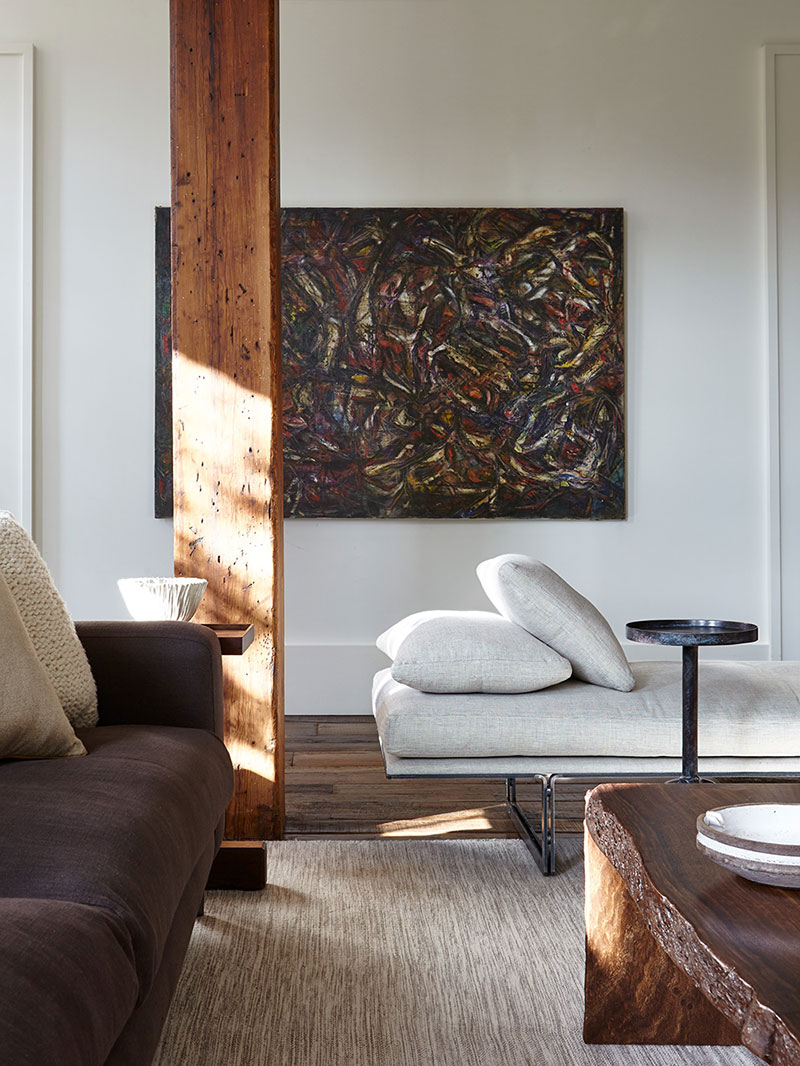 纽约独特工业风复式公寓 | 木梁与吊椅的别致搭配-5