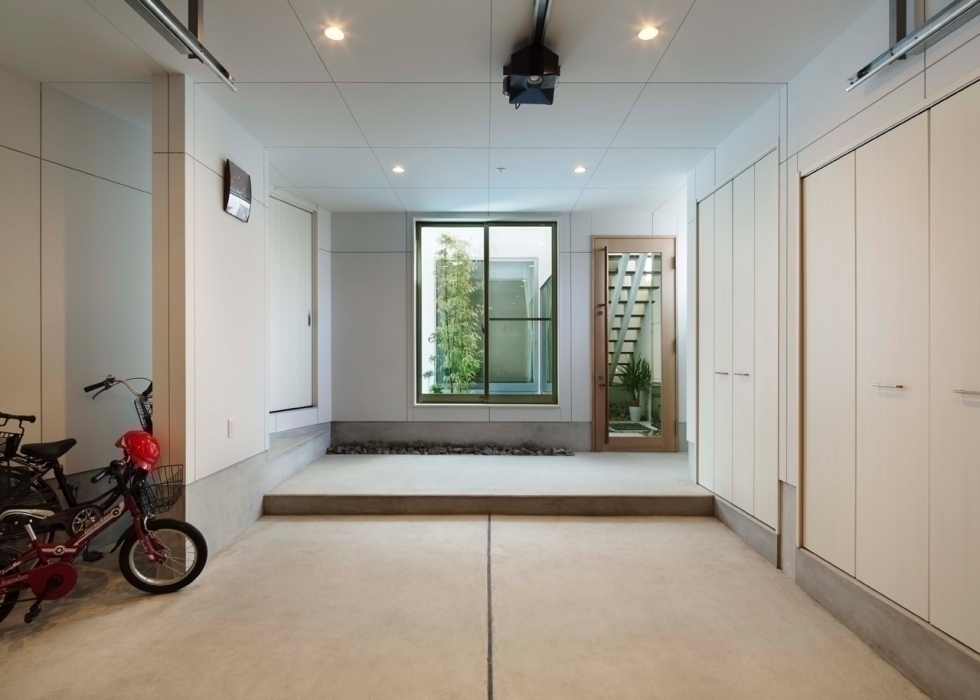 日本爱知简约住宅 | “水围庭院”与“攀岩阁楼”的创意设计-8